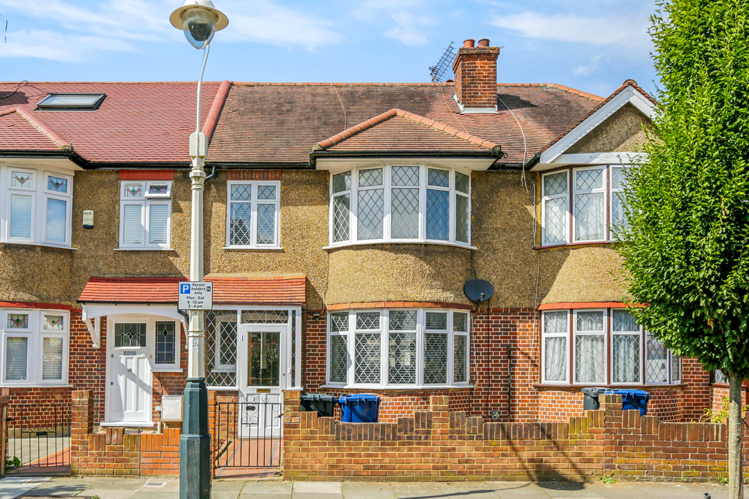 3 bed terraced house to rent in Burnham Way, Ealing  - Property Image 1