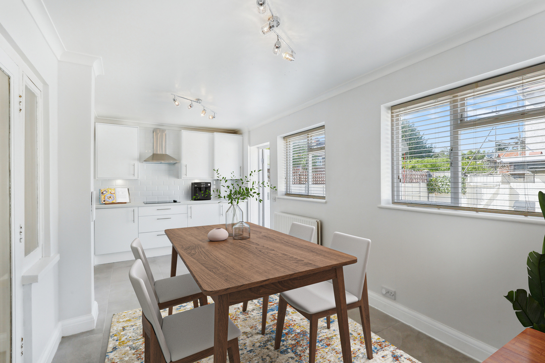 3 bed terraced house to rent in Burnham Way, Ealing 8