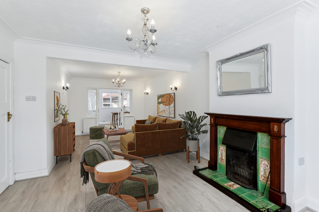 3 bed terraced house to rent in Burnham Way, Ealing 10