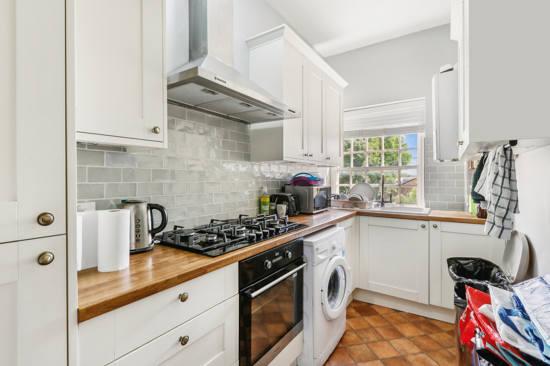 3 bed apartment for sale in Osterley Gardens, Southall  - Property Image 5