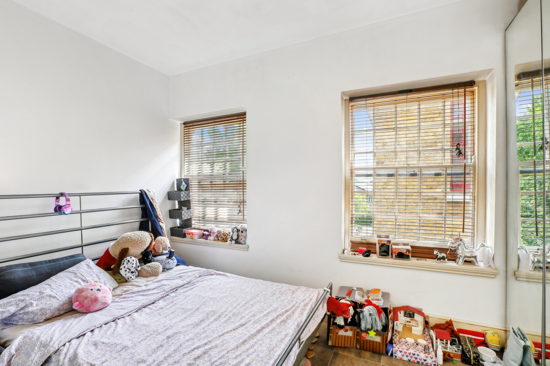 3 bed apartment for sale in Osterley Gardens, Southall 7