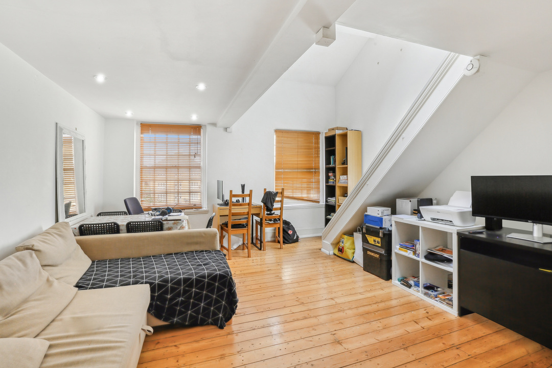 3 bed apartment for sale in Osterley Gardens, Southall 2