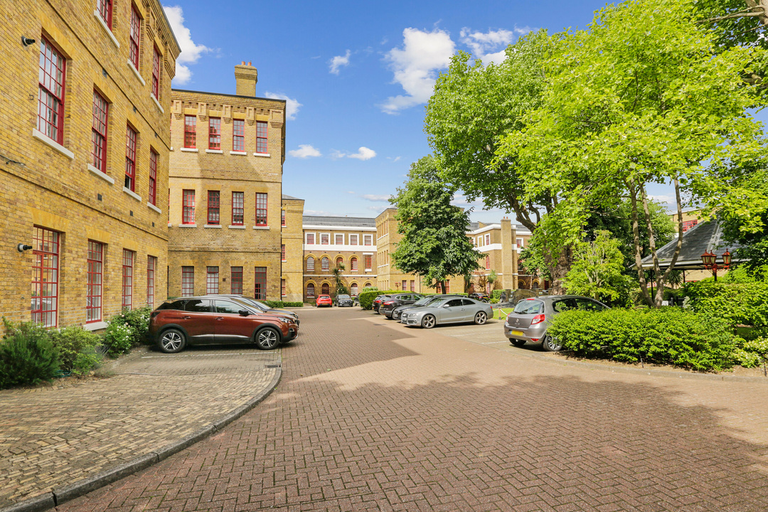 3 bed apartment for sale in Osterley Gardens, Southall 8