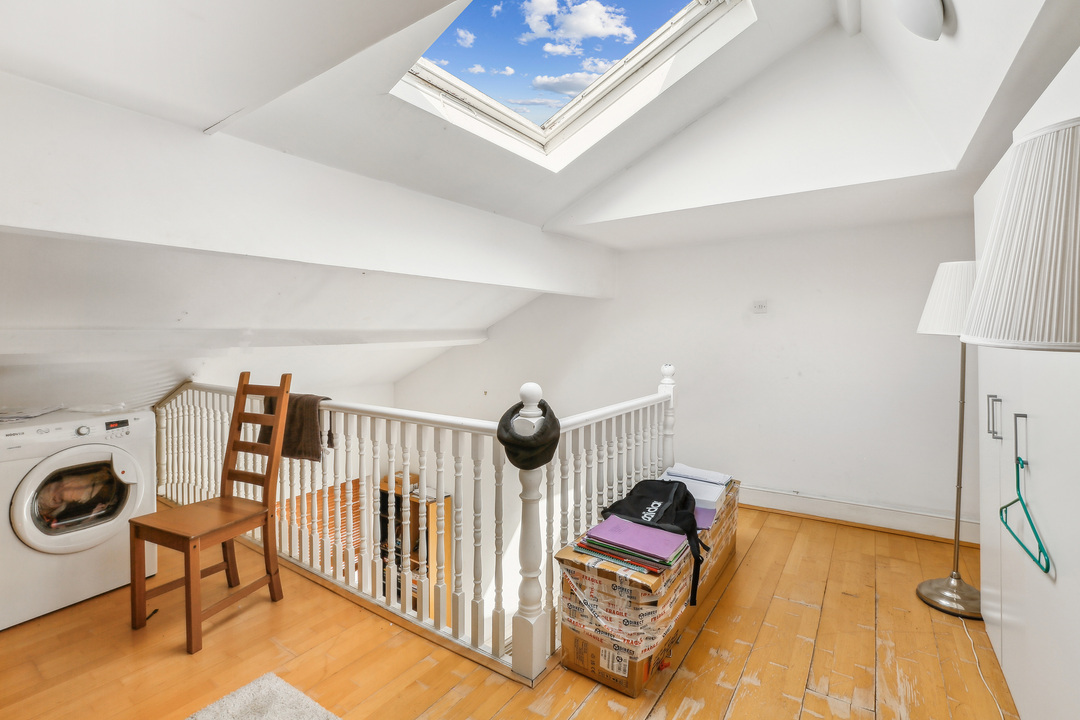 3 bed apartment for sale in Osterley Gardens, Southall 11