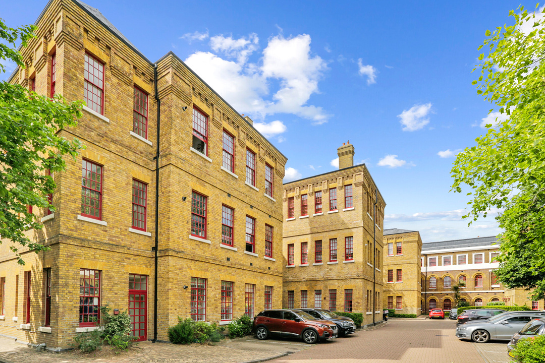 3 bed apartment for sale in Osterley Gardens, Southall, UB2