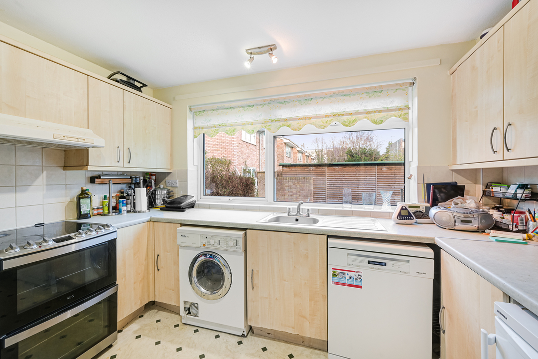 3 bed terraced house for sale in Roseacre Close, Ealing  - Property Image 7