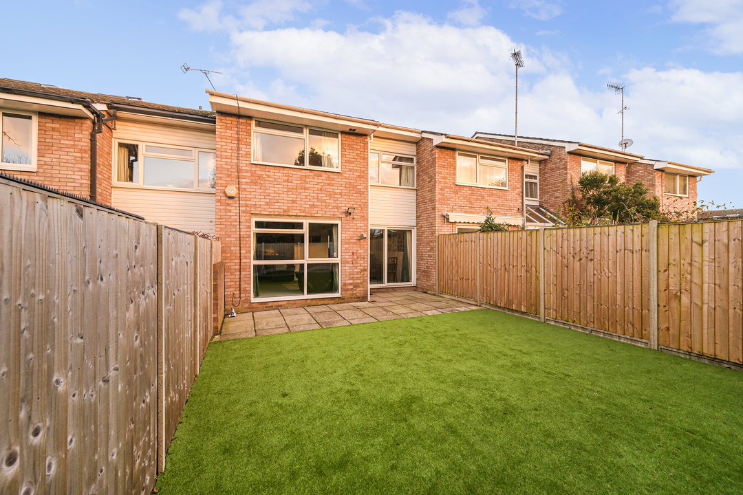 3 bed terraced house for sale in Roseacre Close, Ealing  - Property Image 8