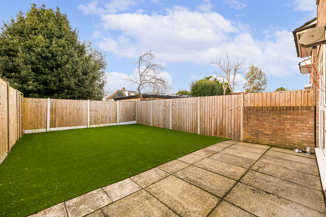 3 bed terraced house for sale in Roseacre Close, Ealing  - Property Image 2