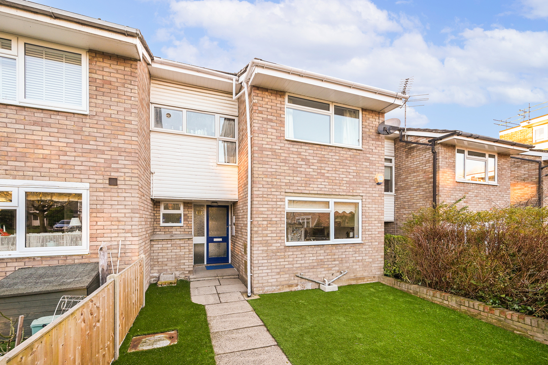 3 bed terraced house for sale in Roseacre Close, Ealing - Property Image 1