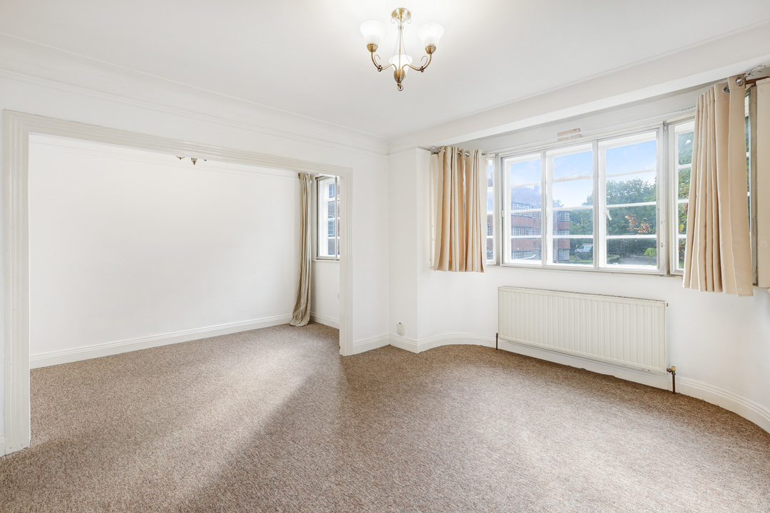 2 bed apartment to rent in Hill Court, Ealing, London, W5 4