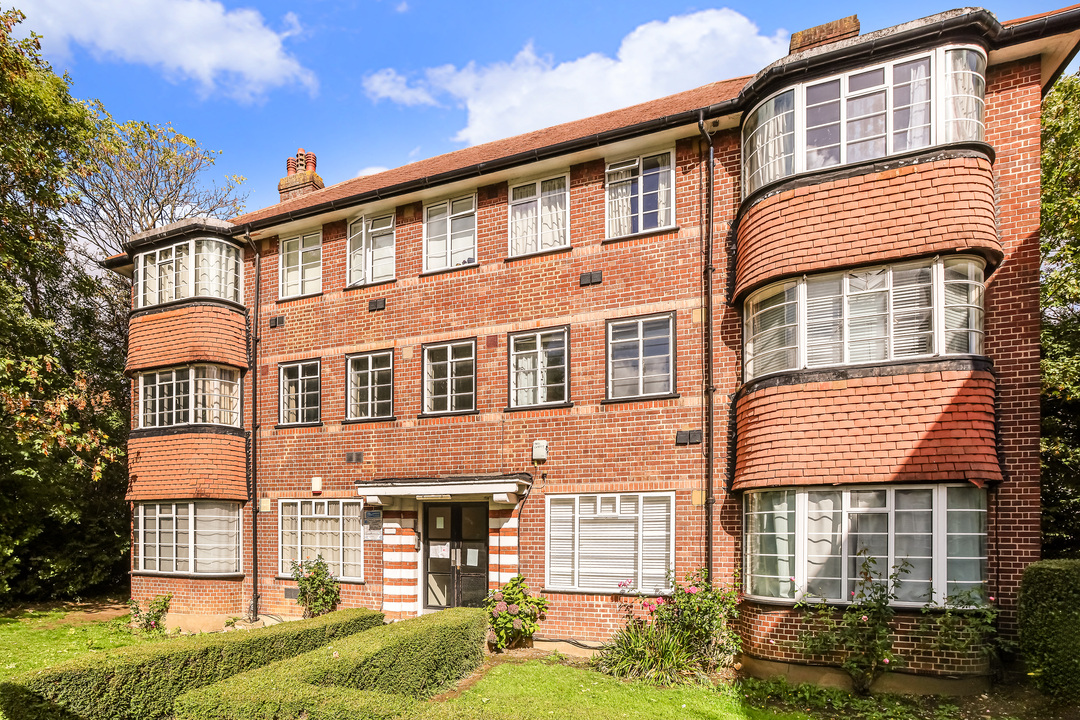 2 bed apartment to rent in Hill Court, London, W5 3