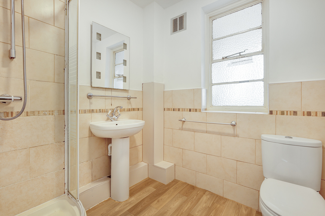 2 bed apartment to rent in Hill Court, Ealing, London, W5 9