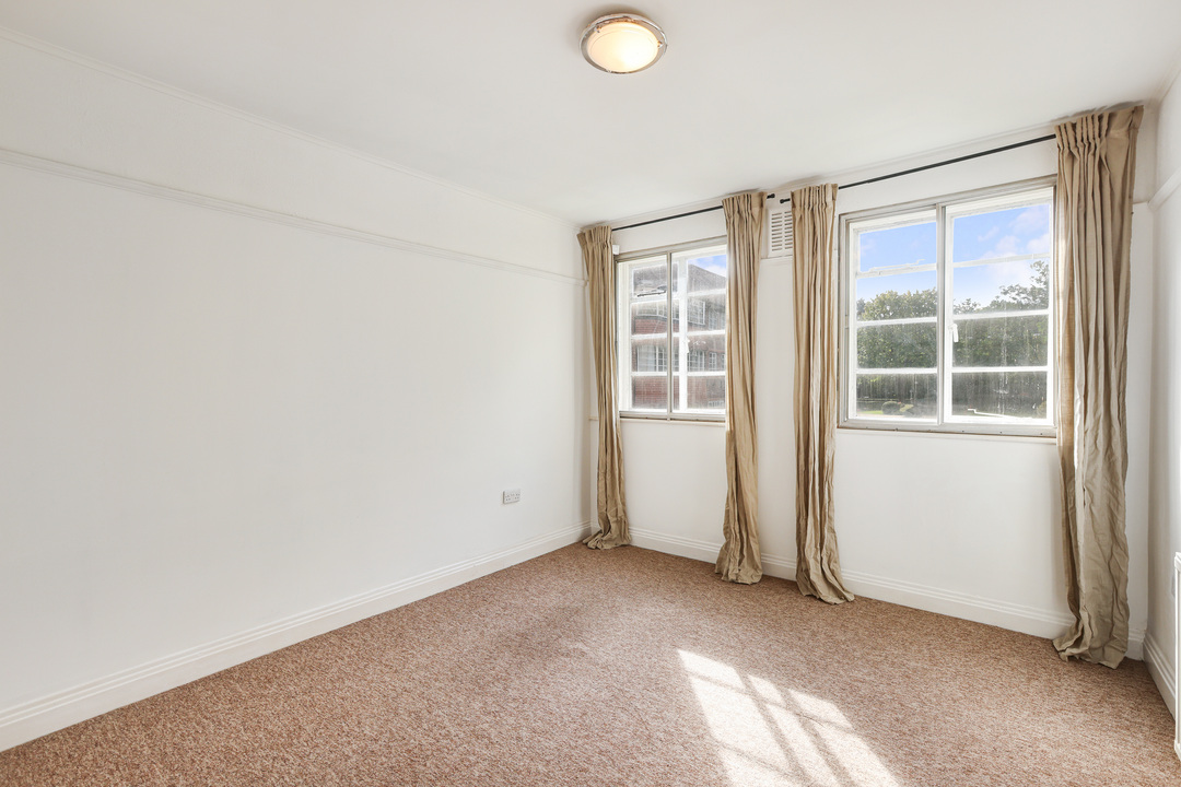 2 bed apartment to rent in Hill Court, Ealing, London, W5 7