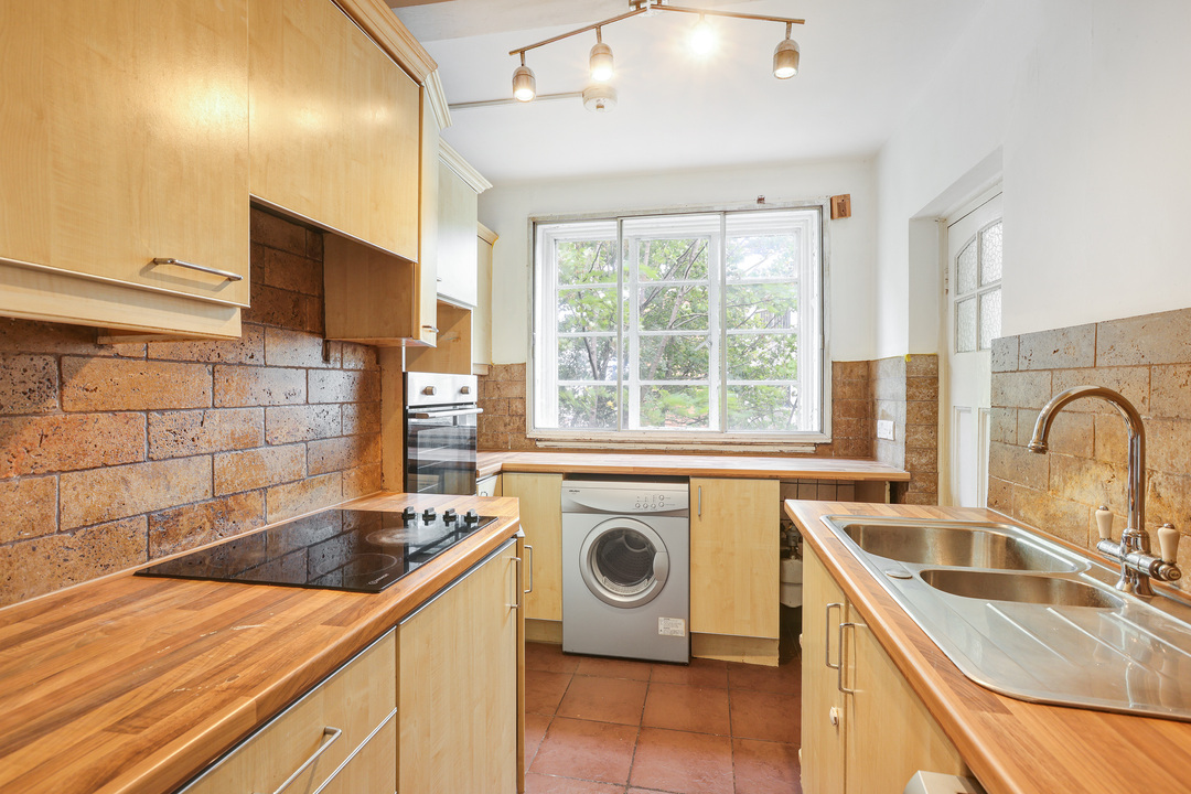 2 bed apartment to rent in Hill Court, London  - Property Image 3