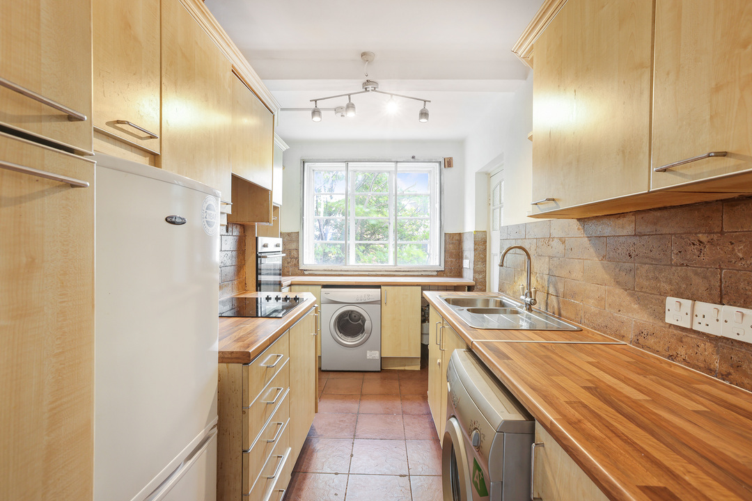 2 bed apartment to rent in Hill Court, London  - Property Image 11