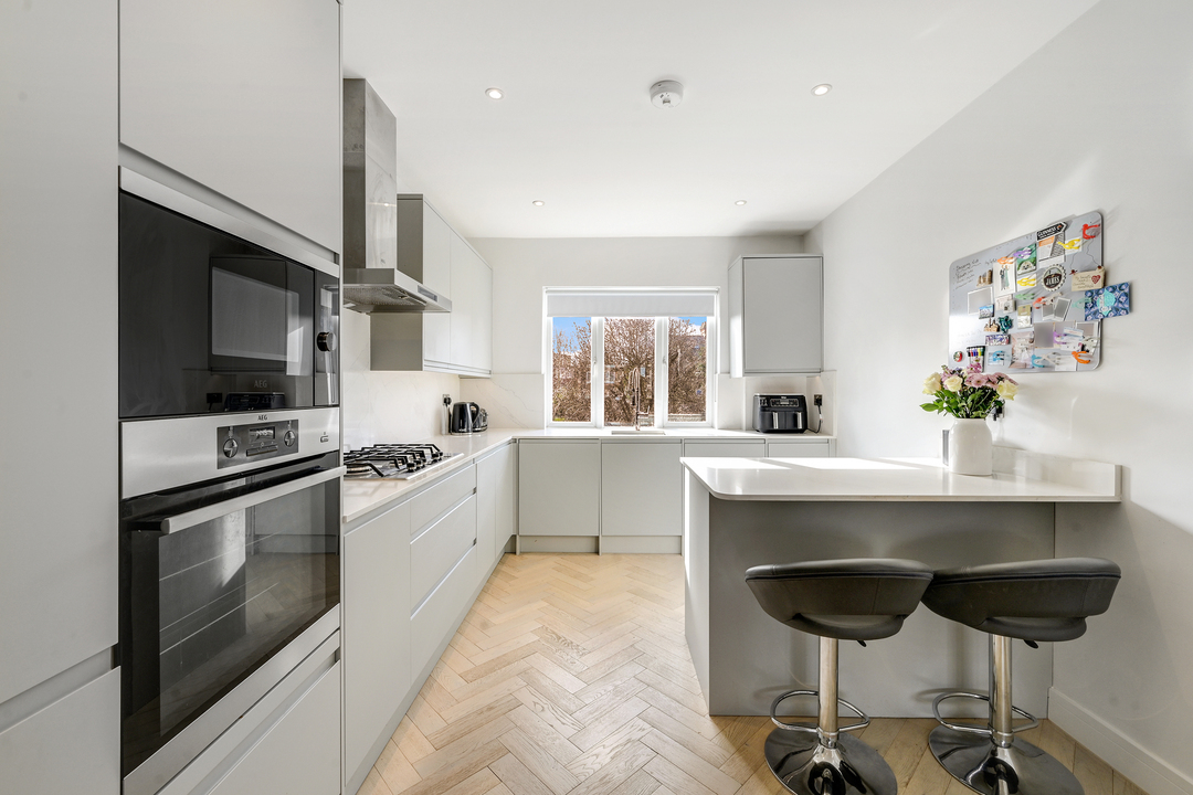 3 bed apartment for sale, London  - Property Image 8