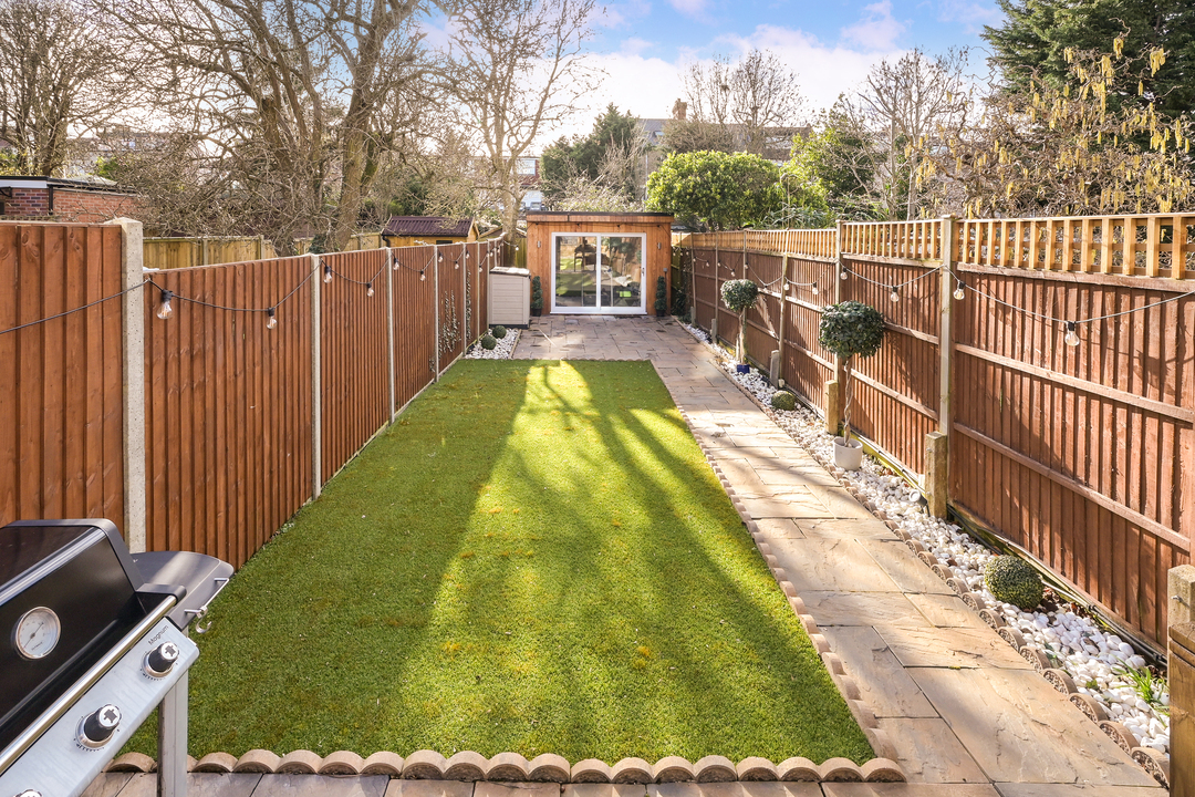 3 bed apartment for sale in Castlebar Park, London 19