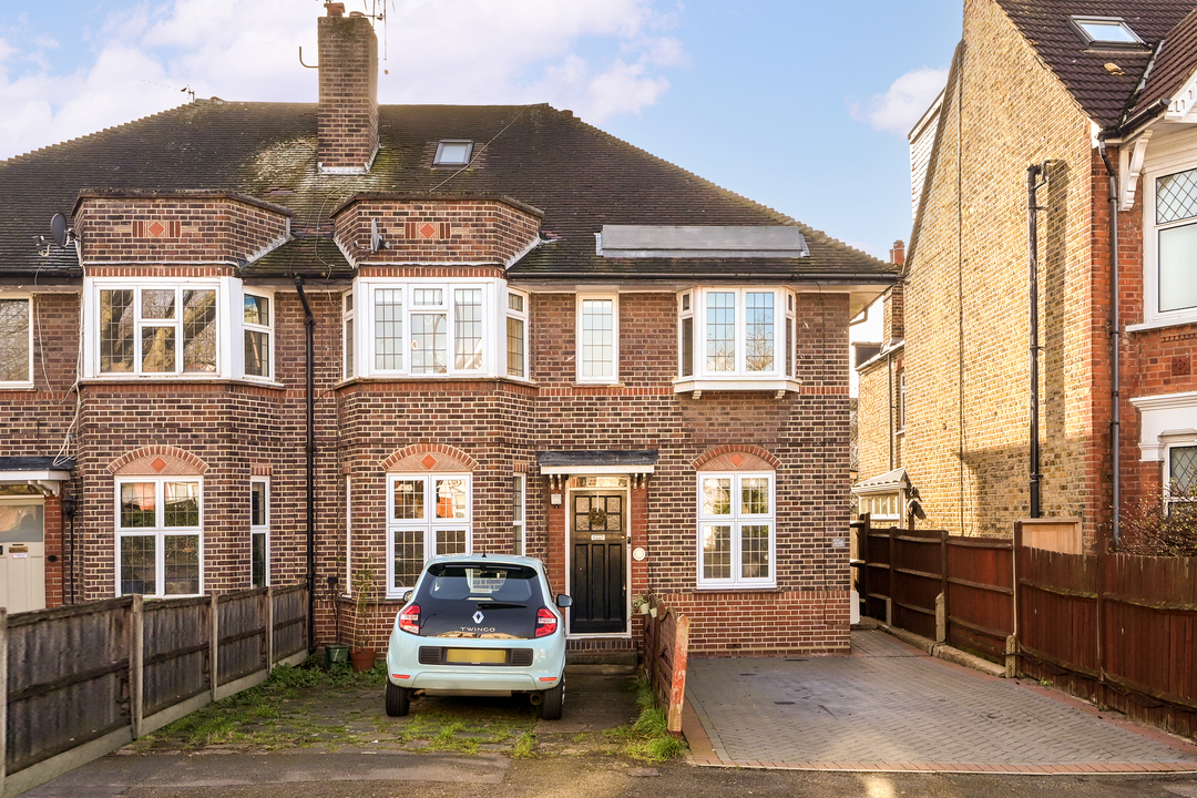 3 bed apartment for sale in Castlebar Park, London 3