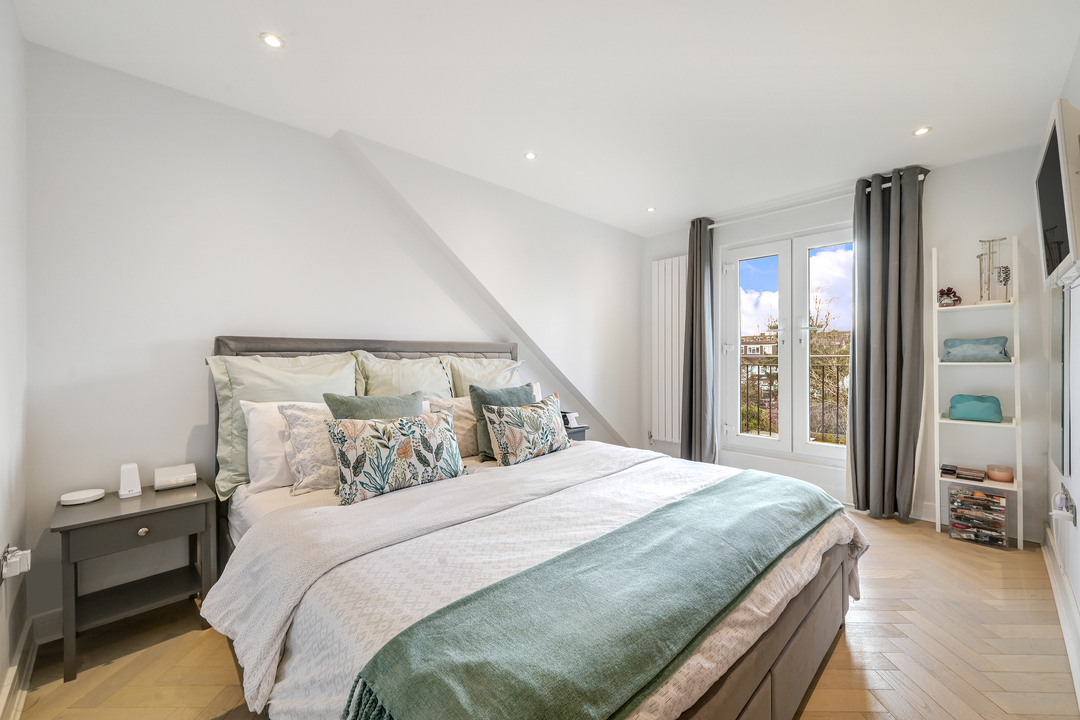 3 bed apartment for sale in Castlebar Park, London 8