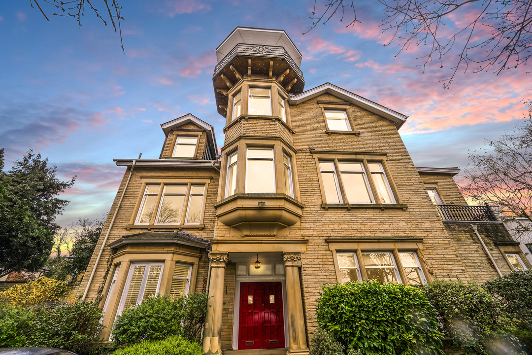 1 bed apartment for sale in Castlebar Hill, Ealing 8