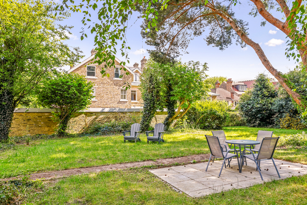 1 bed apartment for sale in Castlebar Hill, Ealing 4