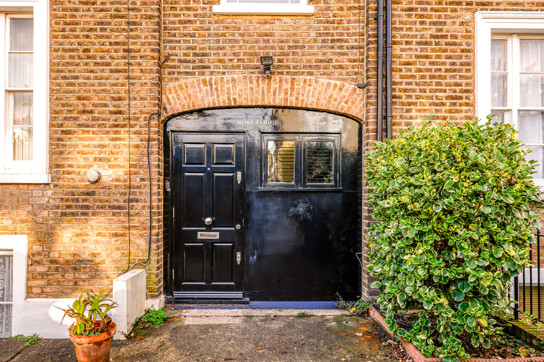 2 bed terraced house for sale in The Park, Ealing 8