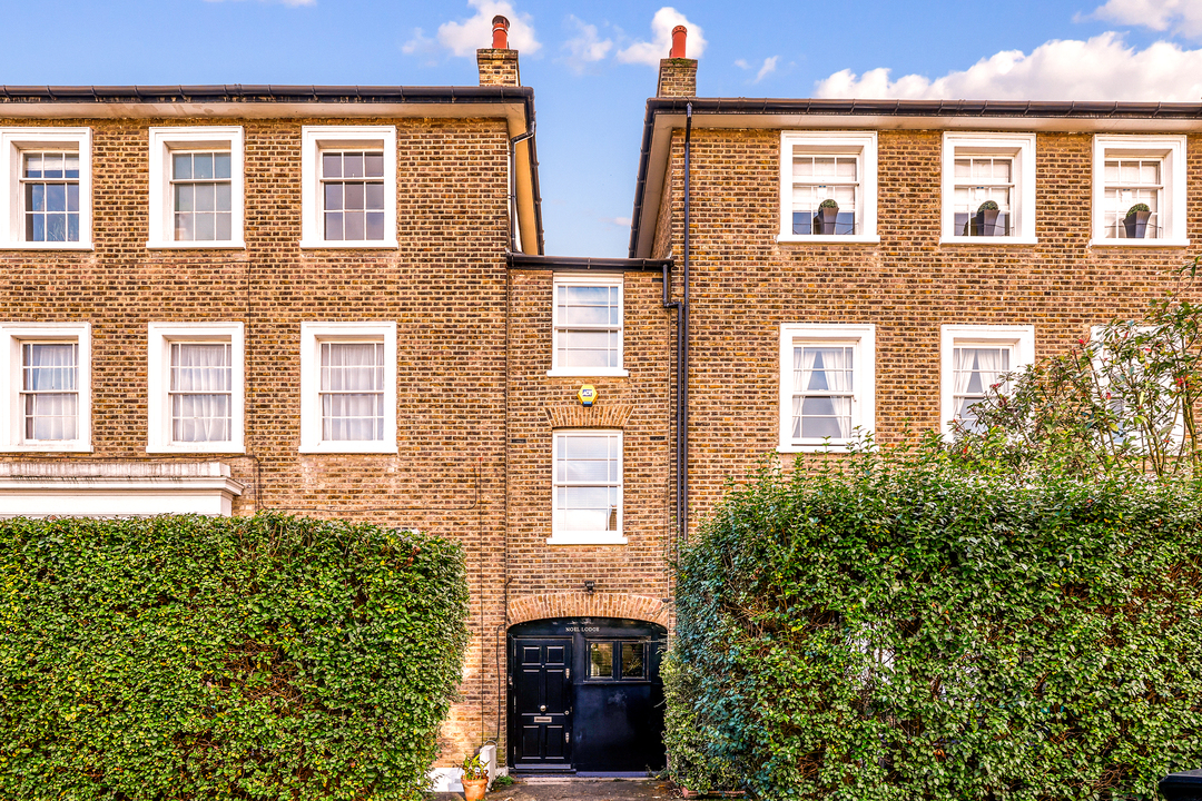 2 bed terraced house for sale in The Park, Ealing  - Property Image 10