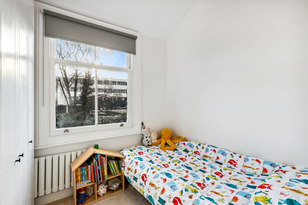 2 bed terraced house for sale in The Park, Ealing 18