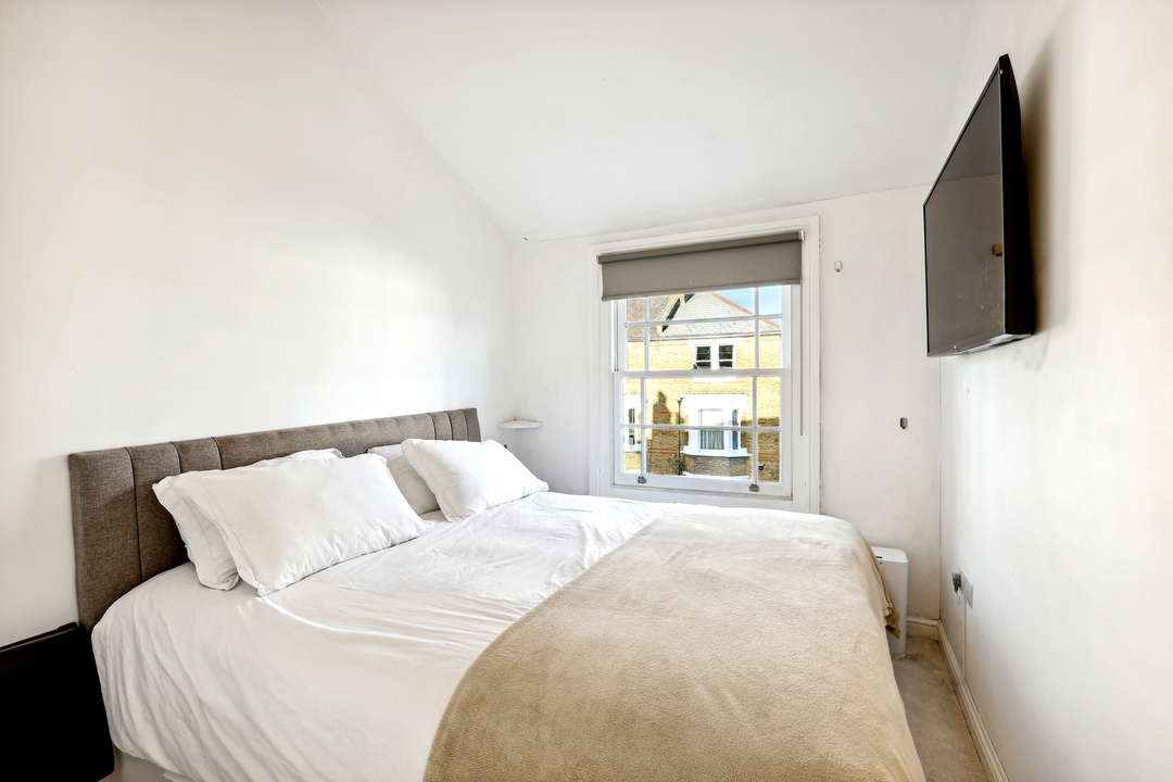 2 bed terraced house for sale in The Park, Ealing 13