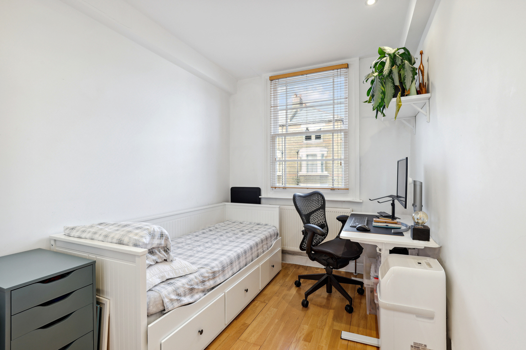 2 bed terraced house for sale in The Park, Ealing 11