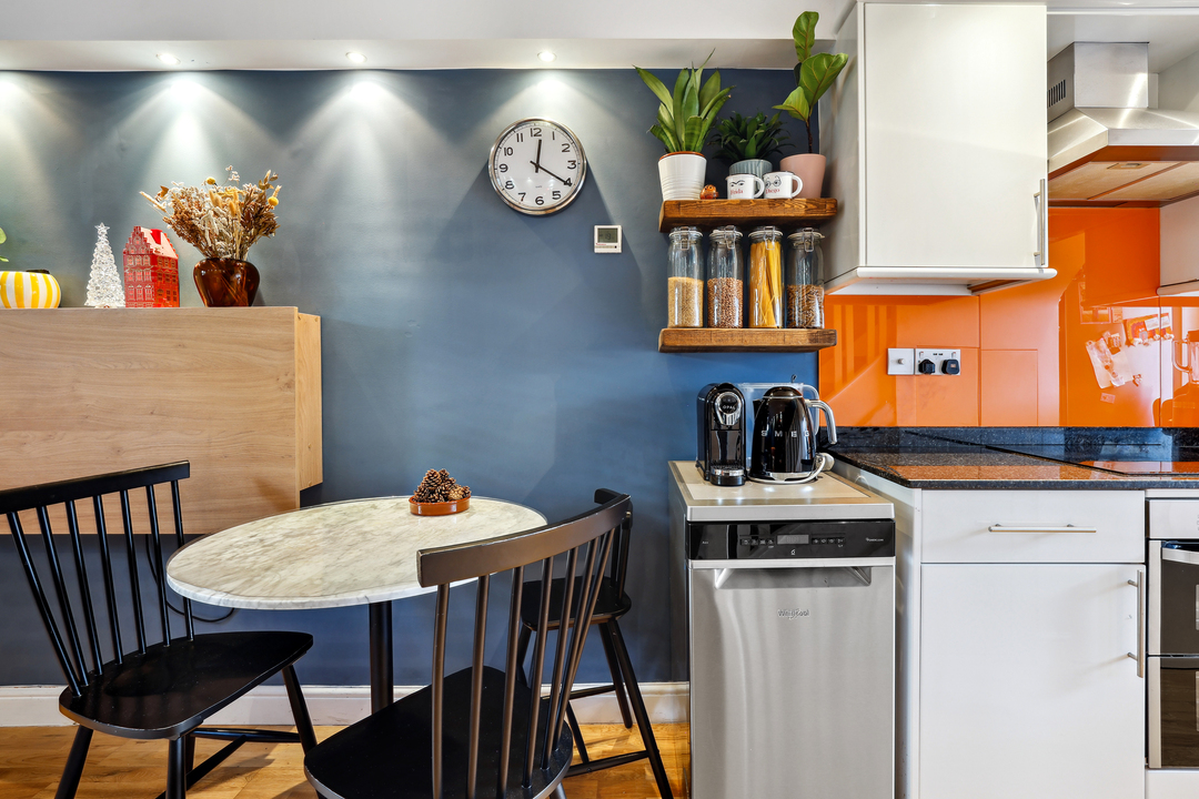 2 bed terraced house for sale in The Park, Ealing 3