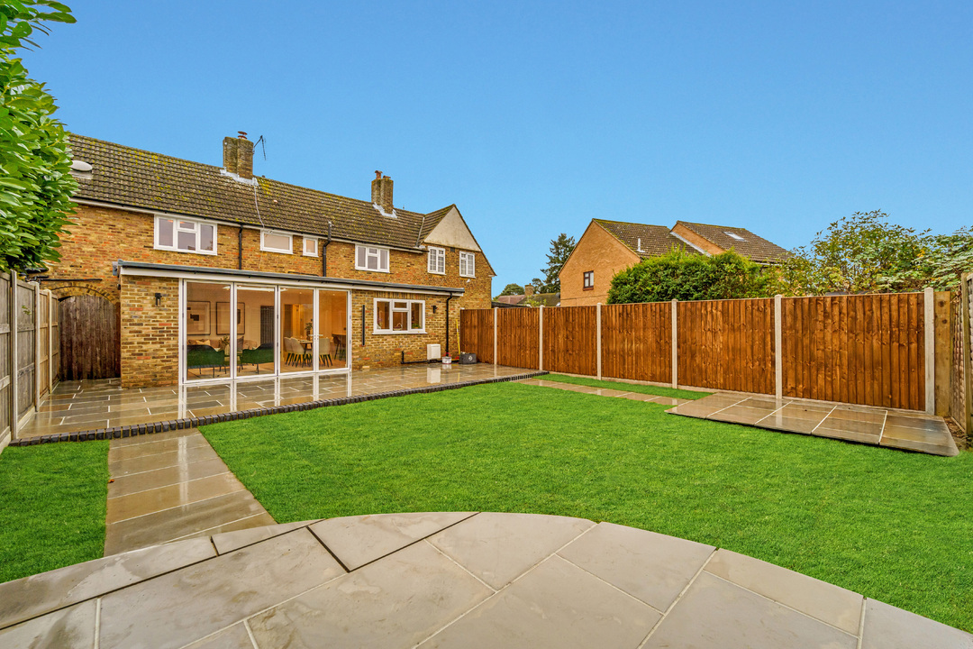 3 bed terraced house for sale in Malthouse Square, Beaconsfield  - Property Image 2