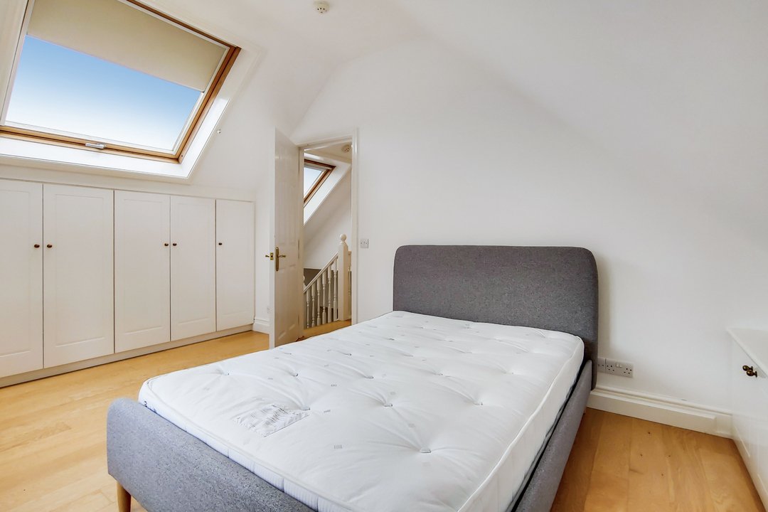 2 bed apartment to rent in Woodville Road, London  - Property Image 5