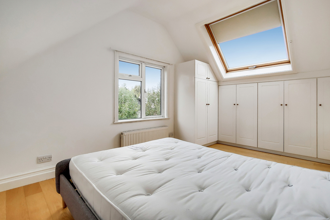 2 bed apartment to rent in Woodville Road, London  - Property Image 3