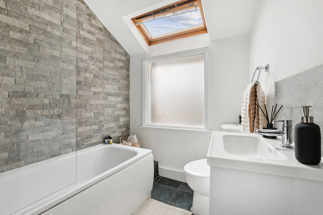 5 bed terraced house for sale in Endsleigh Road, Ealing  - Property Image 14
