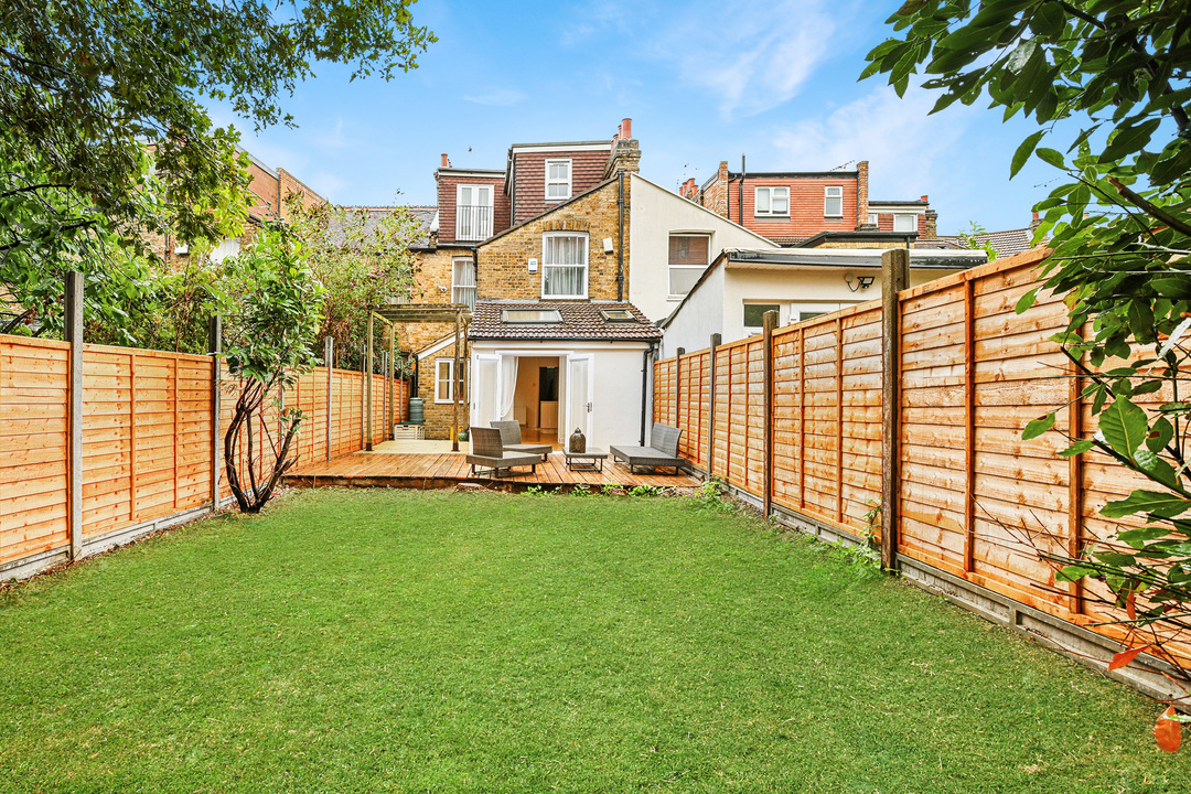 5 bed terraced house for sale in Endsleigh Road, Ealing  - Property Image 9