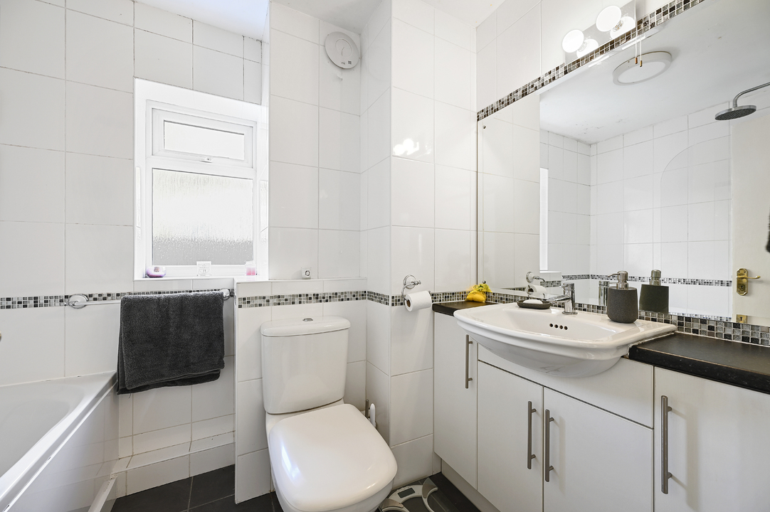 2 bed apartment for sale in Ealing, London  - Property Image 12