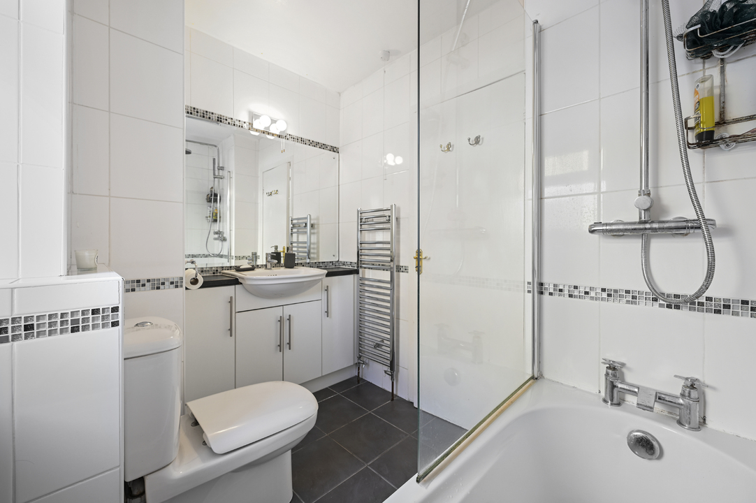 2 bed apartment for sale in Ealing, London  - Property Image 6