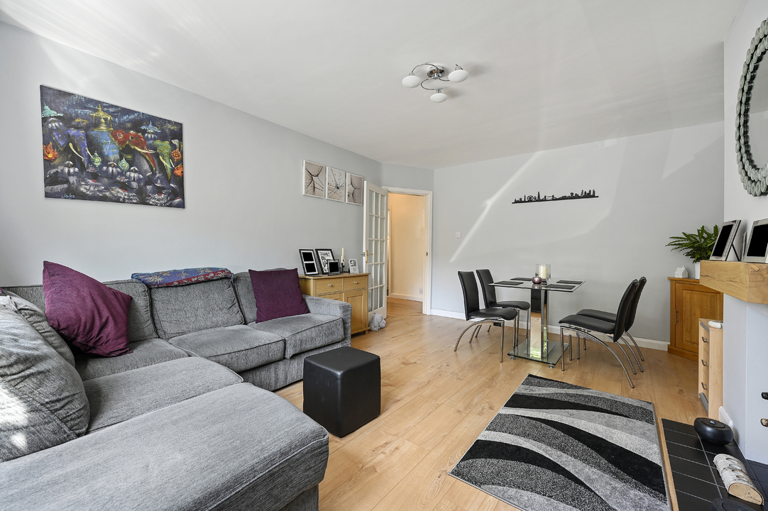 2 bed apartment for sale in Ealing, London  - Property Image 5