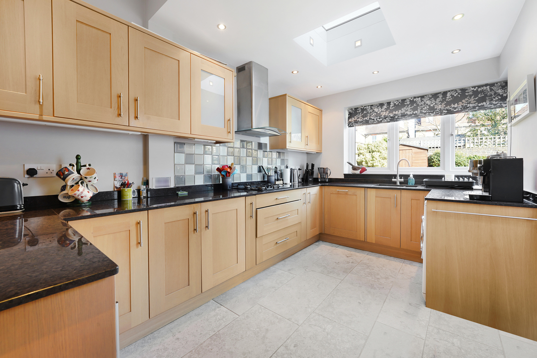 5 bed semi-detached house for sale in Waldemar Avenue, London  - Property Image 9