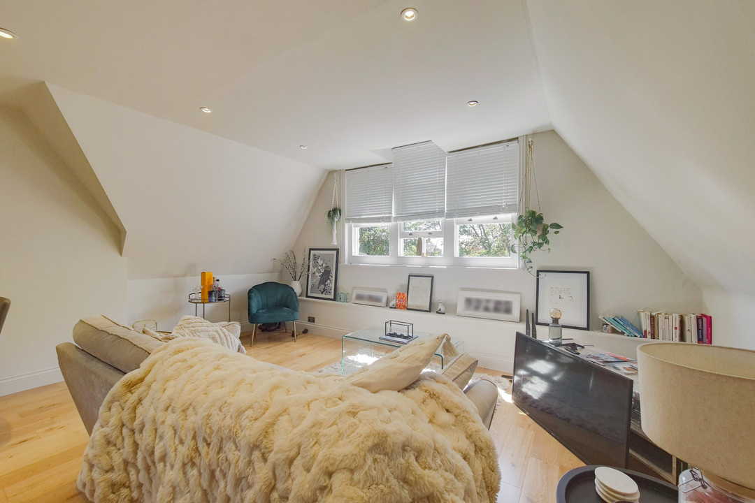 1 bed apartment to rent in North Common Road, Ealing 3