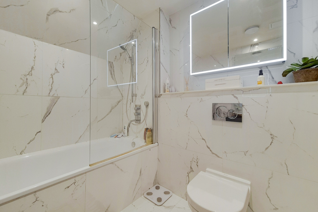 1 bed apartment to rent in North Common Road, Ealing 9