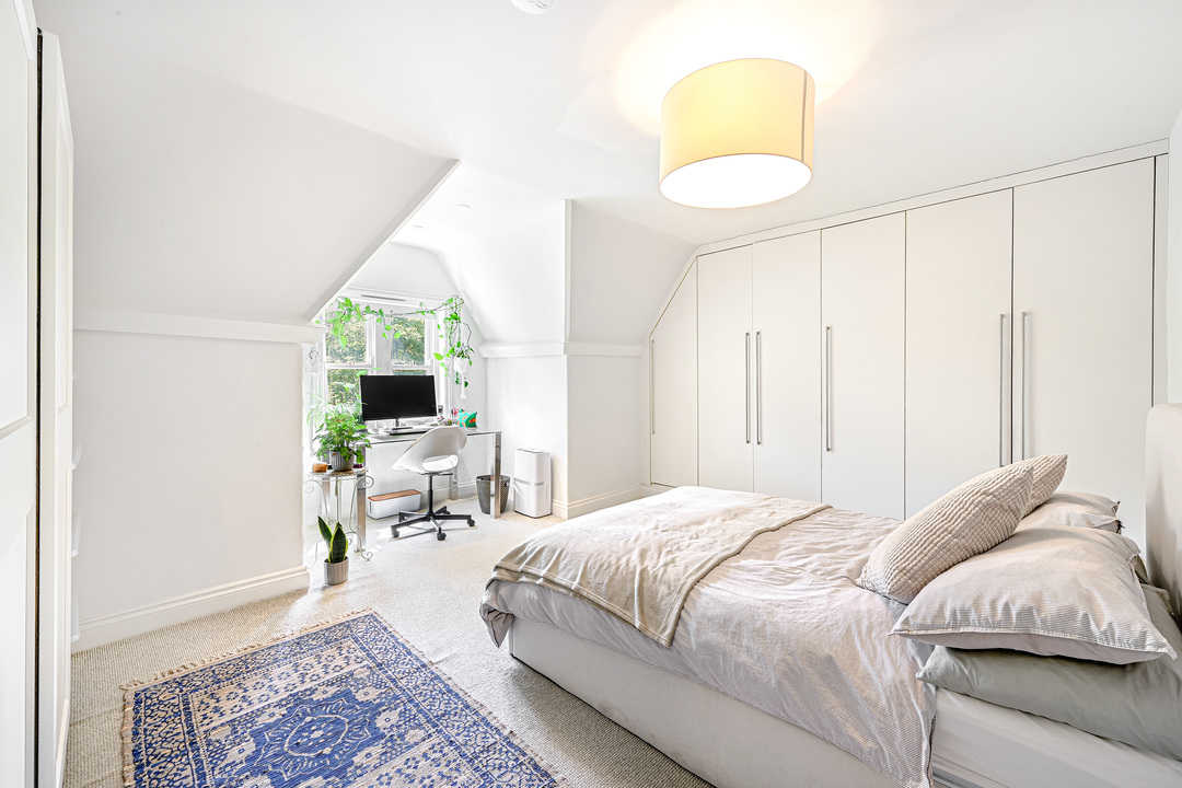 1 bed apartment to rent in North Common Road, Ealing 2