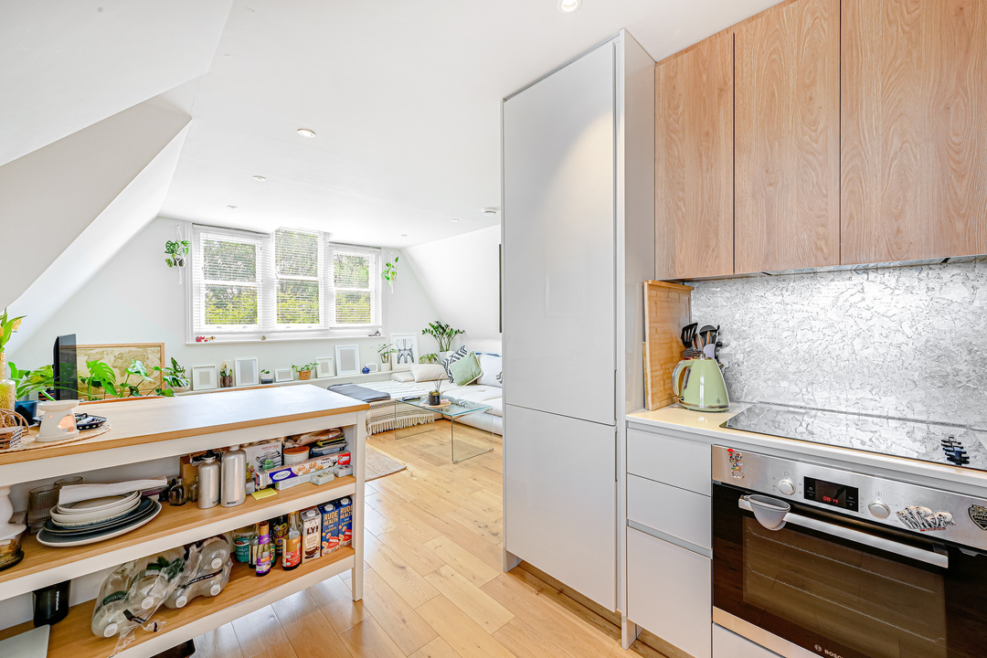 1 bed apartment to rent in North Common Road, Ealing 6