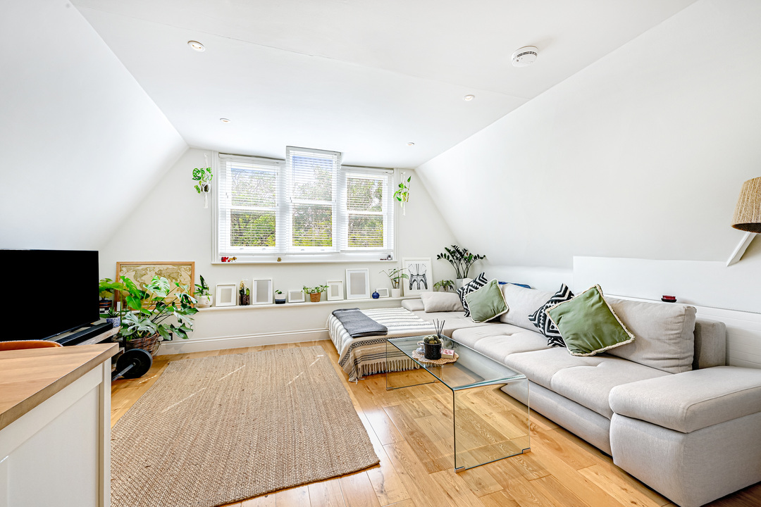 1 bed apartment to rent in North Common Road, Ealing 14