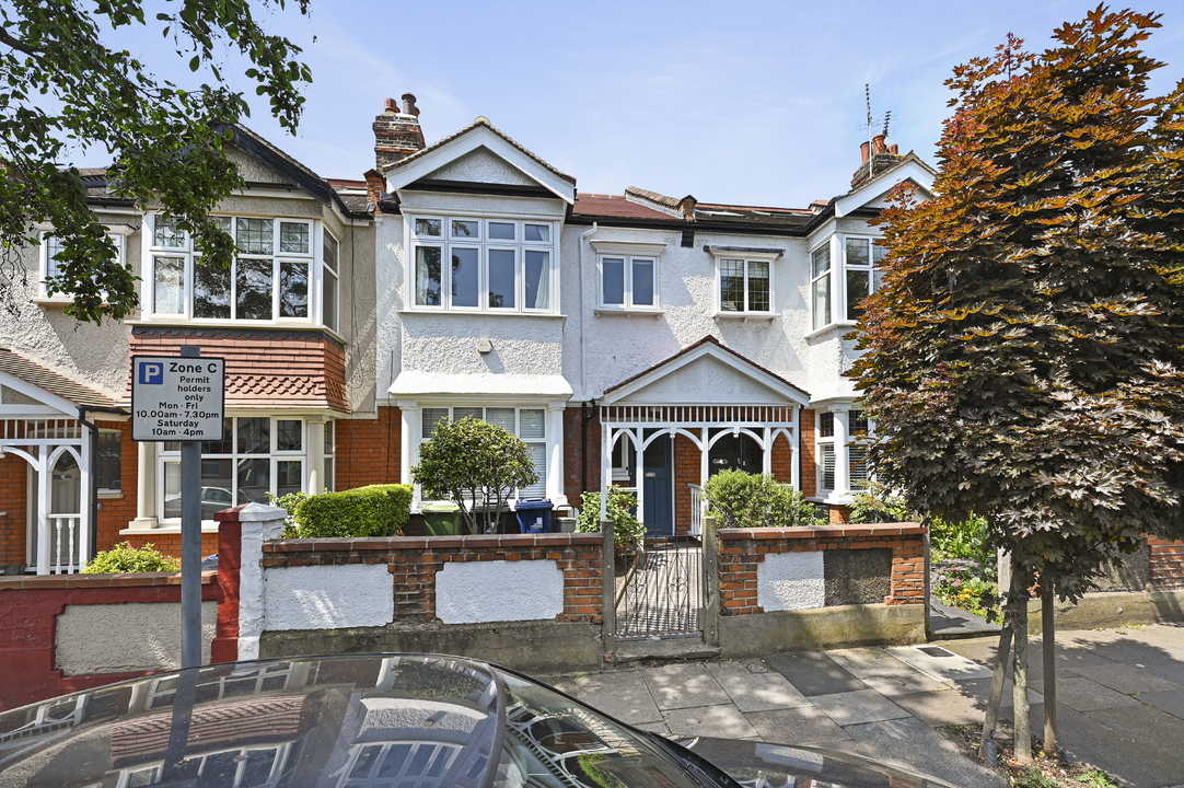 4 bed terraced house to rent in St. Georges Avenue, Ealing - Property Image 1