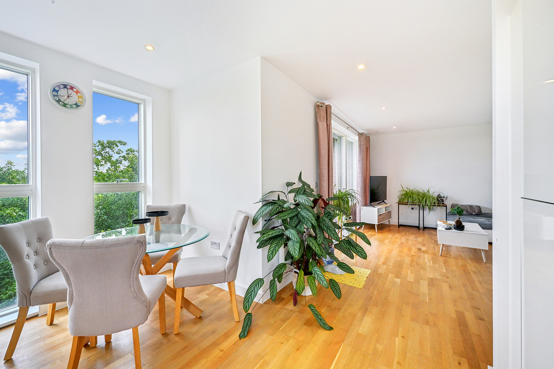 2 bed apartment for sale in Manor Road, Ealing  - Property Image 8