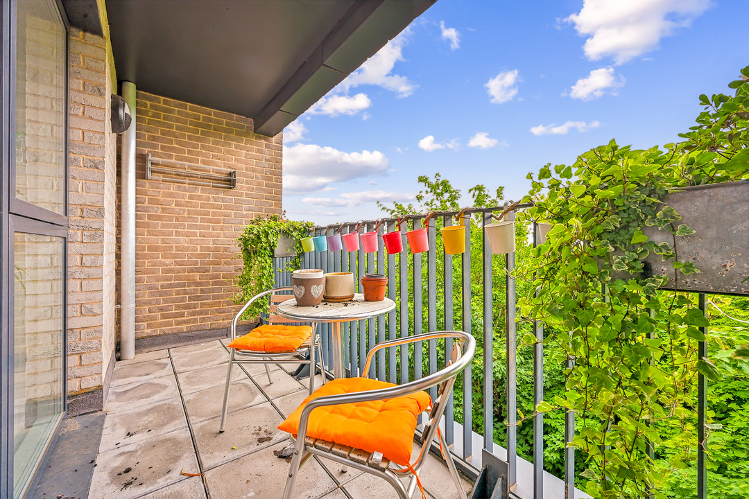 2 bed apartment for sale in Manor Road, Ealing 4