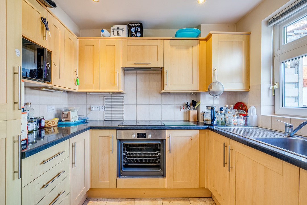 4 bed terraced house for sale in Ealing, London 5
