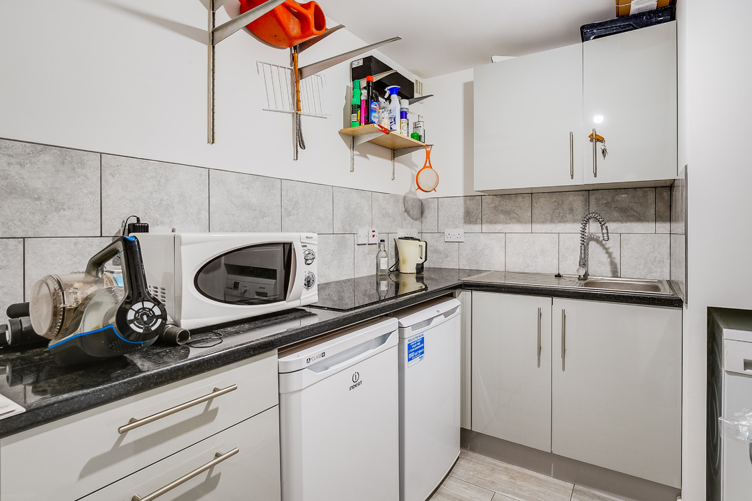 4 bed terraced house for sale in Ealing, London 4